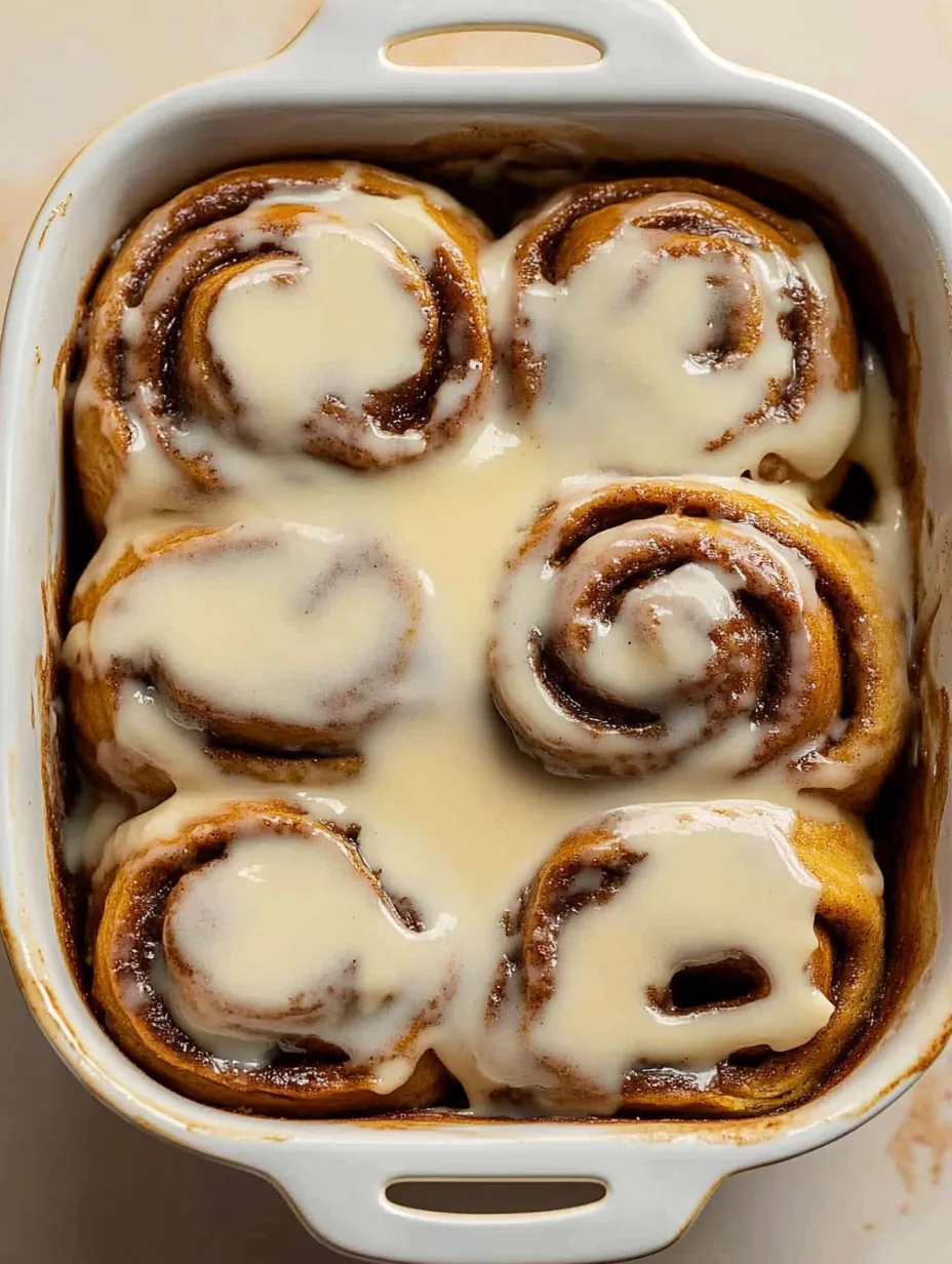 Roulés à la cannelle avec crème épaisse