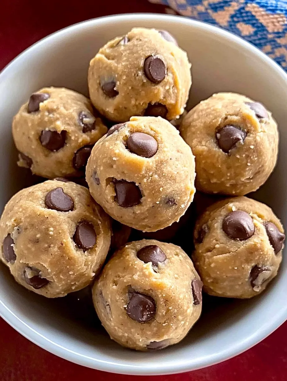 Boules de pâte à cookies aux pois chiches faites maison