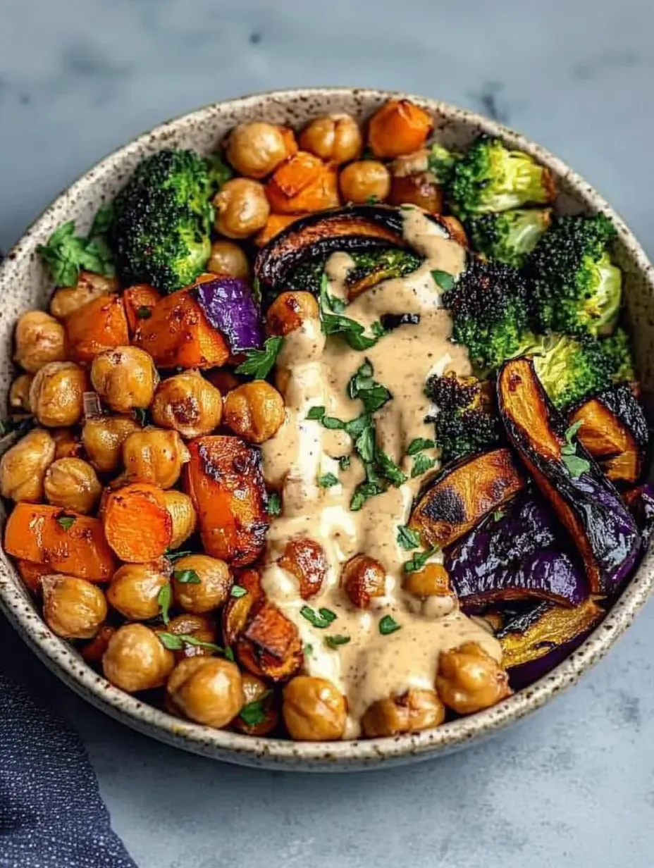 Bols de Légumes Rôtis et Pois Chiches avec Sauce Tahini Érable-Moutarde